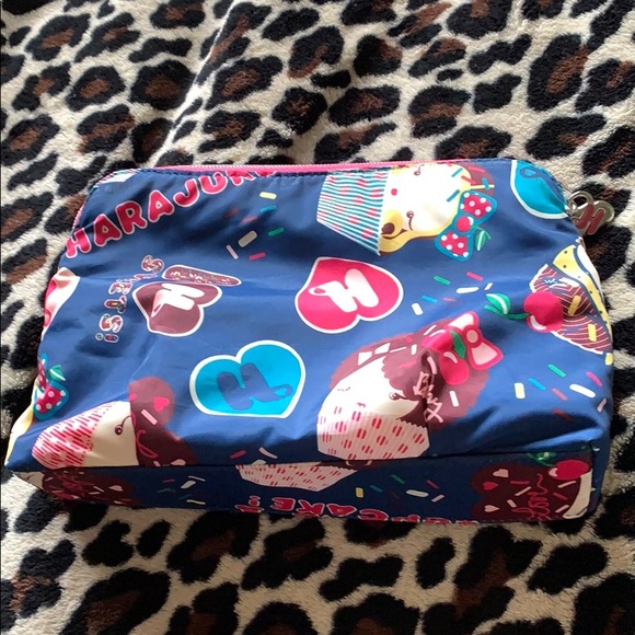 Harajuku Lovers Accessories - Gwen Stefani makeup case (harajuku lovers)